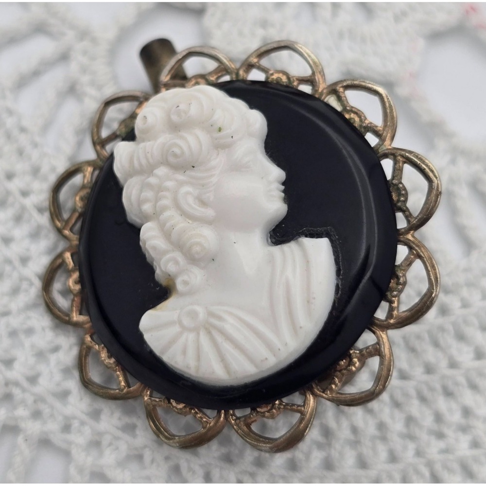 Vintage Faux Cameo Brooch Pin Lady Silhouette gold tone black